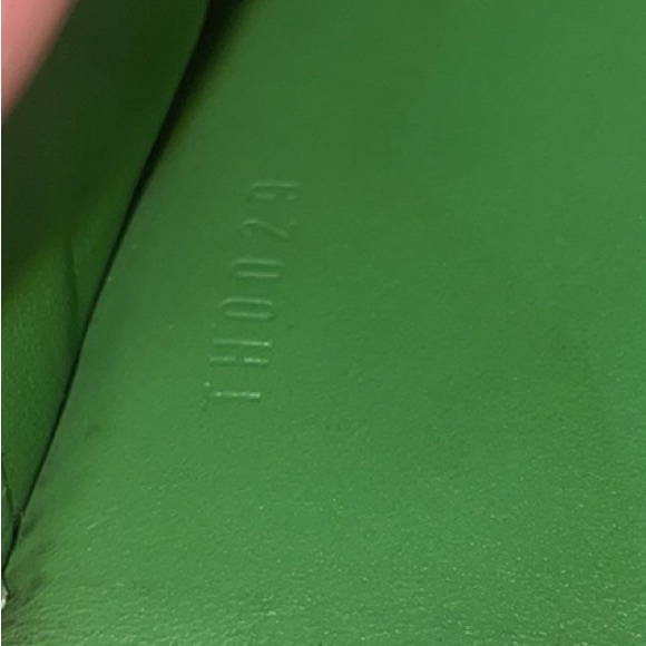 Louis Vuitton Lime green Monogram Vernis Sarah wallet gold tone hardware w BOX! - Picture 7 of 7